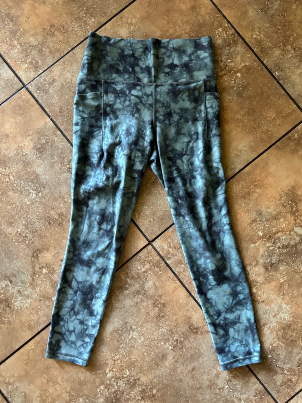 Athleta Salutation Tie Dye 7/8 Tight Powervita Leggings